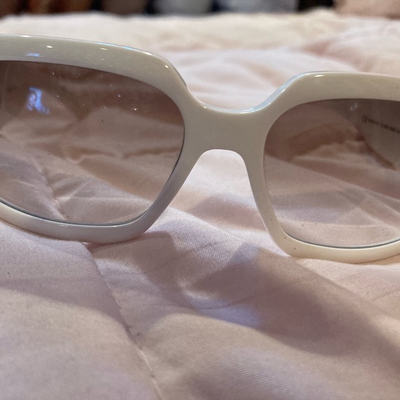 Gucci White Sunglasses - Picture 3 of 7